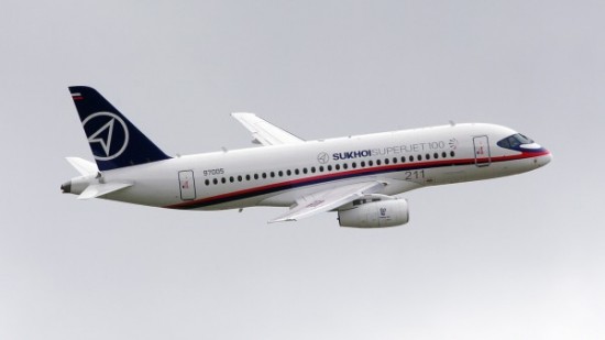 Avión SuperJet 100 